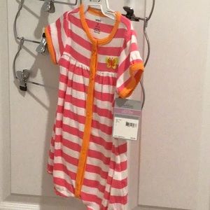 Carter’s infant gIrl’s pink & white one piece bodysuit.  9 months $6